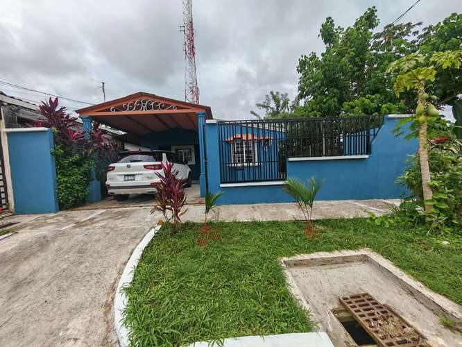 Se vende casa en residencial La Reina