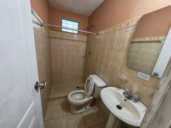 Se vende casa en residencial La Reina