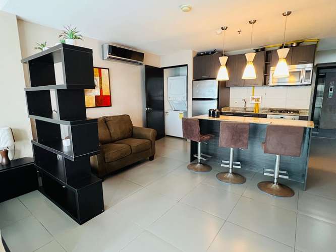 Alquilo apartamento en Bella Vista, tipo estudio, 1 recamaras, amoblado, a pasos de Ave Balboa, área social completa. - Imagen 2