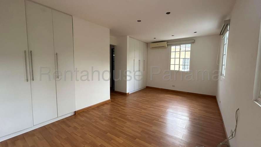 Casa reposeida en Green Valley