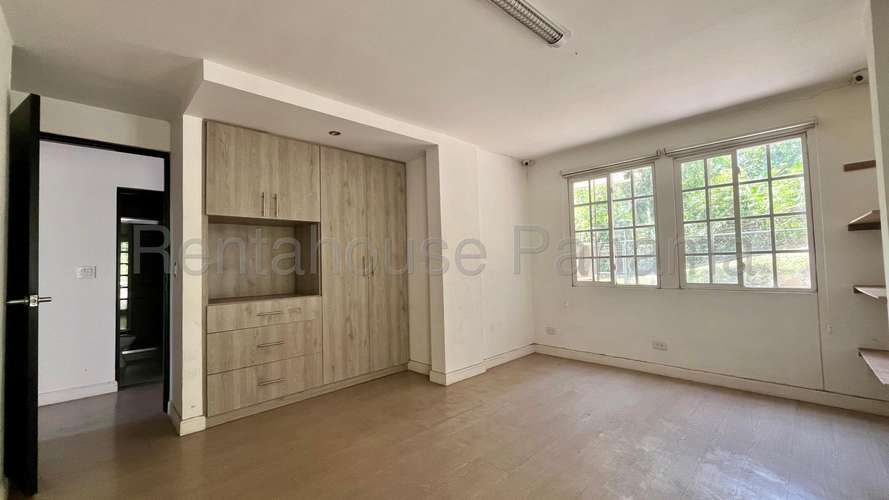 Casa reposeida en Green Valley