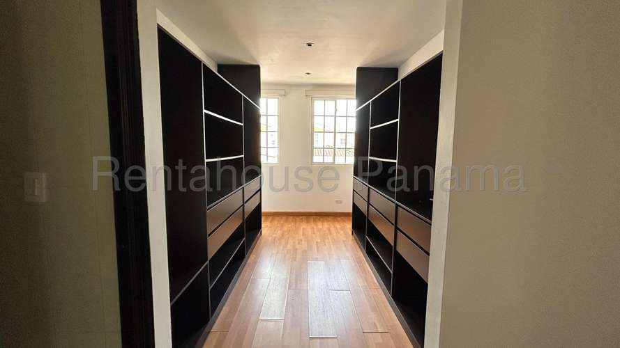 Casa reposeida en Green Valley