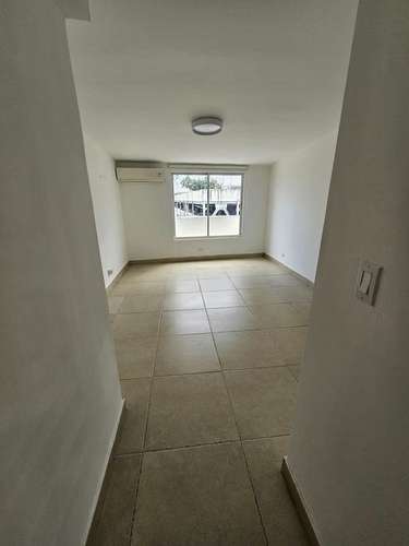 Apartamento Remodelado de 208 m² en Hato Pintado, 3 Rec + Estudio + CBE - Imagen 3