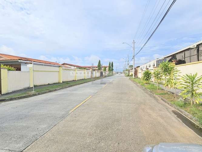Venta Casa Unifamiliar en Paseo Montelimar en Calle Privada. Haga una oferta