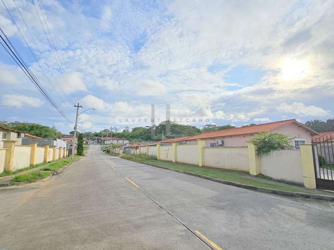 Venta Casa Unifamiliar en Paseo Montelimar en Calle Privada. Haga una oferta