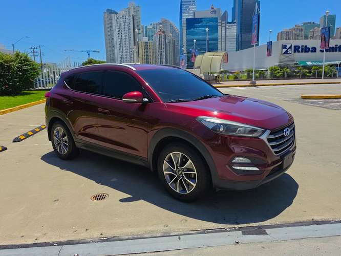 HYUNDAI TUCSON 2018 Automática. Impecable, 4 llantas Toyo Nuevas y A/C con Garantía.