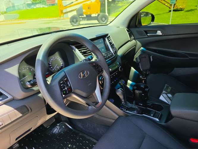 HYUNDAI TUCSON 2018 Automática. Impecable, 4 llantas Toyo Nuevas y A/C con Garantía.