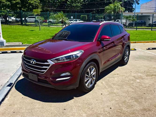 HYUNDAI TUCSON 2018 Automática. Impecable, 4 llantas Toyo Nuevas y A/C con Garantía.