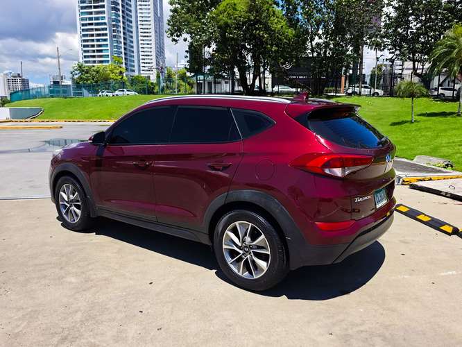 HYUNDAI TUCSON 2018 Automática. Impecable, 4 llantas Toyo Nuevas y A/C con Garantía.