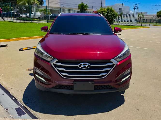 HYUNDAI TUCSON 2018 Automática. Impecable, 4 llantas Toyo Nuevas y A/C con Garantía.