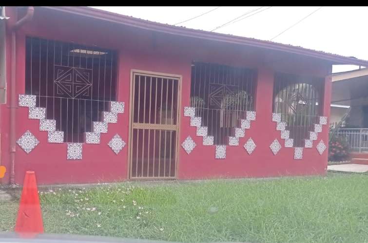 SE VENDE CASA EN LUGAR MUY CENTRICO