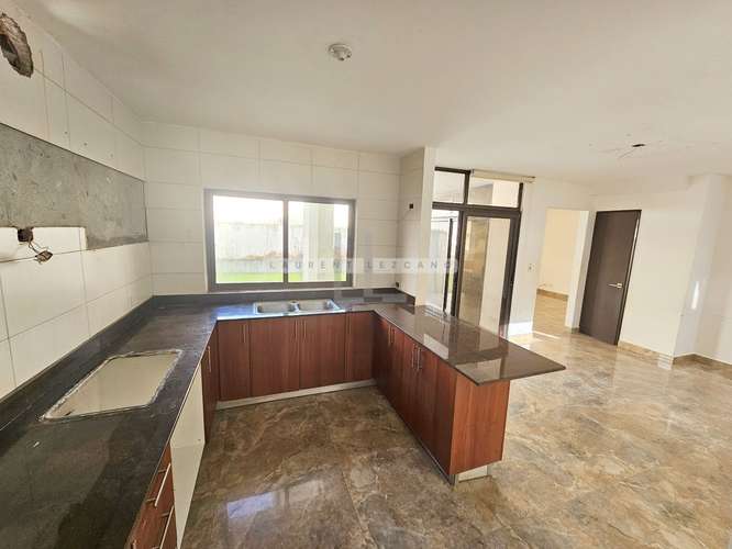Venta Casa Unifamiliar con Patio Bosques de Puerto Madero - Costa Verde. Haga una oferta