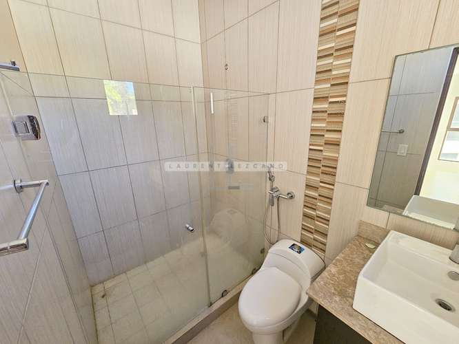 Venta Casa Unifamiliar con Patio Bosques de Puerto Madero - Costa Verde. Haga una oferta