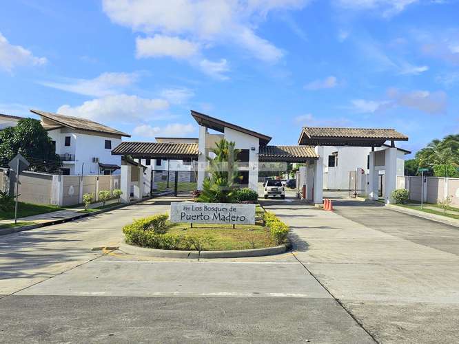 Venta Casa Unifamiliar con Patio Bosques de Puerto Madero - Costa Verde. Haga una oferta
