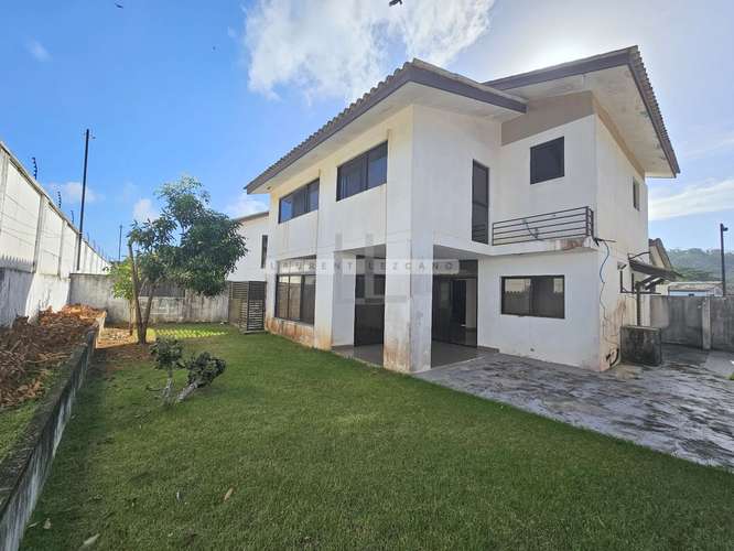 Venta Casa Unifamiliar con Patio Bosques de Puerto Madero - Costa Verde. Haga una oferta
