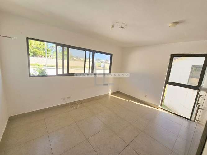 Venta Casa Unifamiliar con Patio Bosques de Puerto Madero - Costa Verde. Haga una oferta