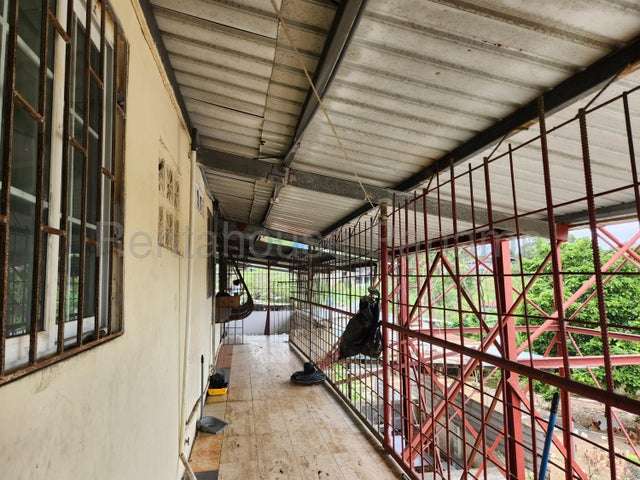 Venta de edificio comercial locales y apartamentos Sabanitas, Colón 25GC7385