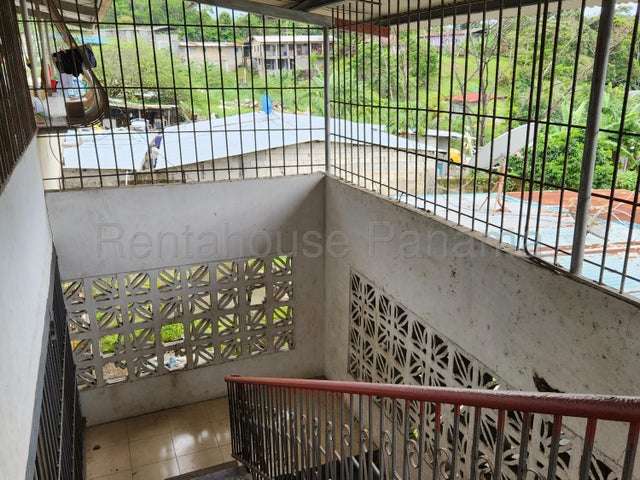Venta de edificio comercial locales y apartamentos Sabanitas, Colón 25GC7385