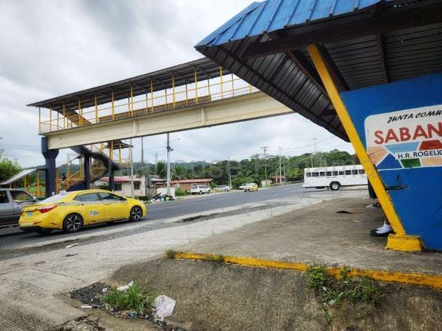 Venta de edificio comercial locales y apartamentos Sabanitas, Colón 25GC7385