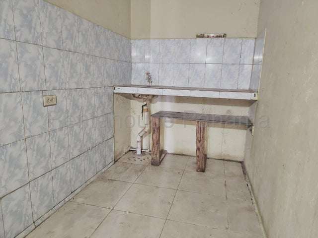 Venta de edificio comercial locales y apartamentos Sabanitas, Colón 25GC7385