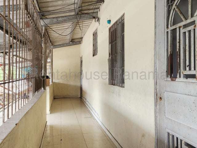Venta de edificio comercial locales y apartamentos Sabanitas, Colón 25GC7385