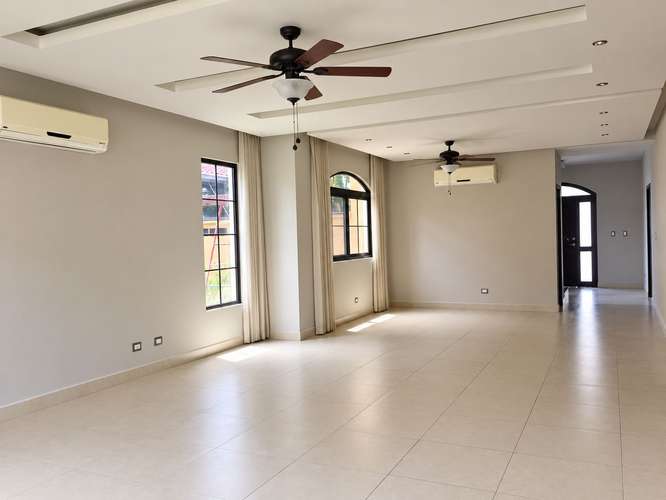 Venta de Casa en El Doral Costa Sur - SG - Imagen 8