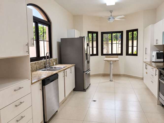 Venta de Casa en El Doral Costa Sur - SG - Imagen 5
