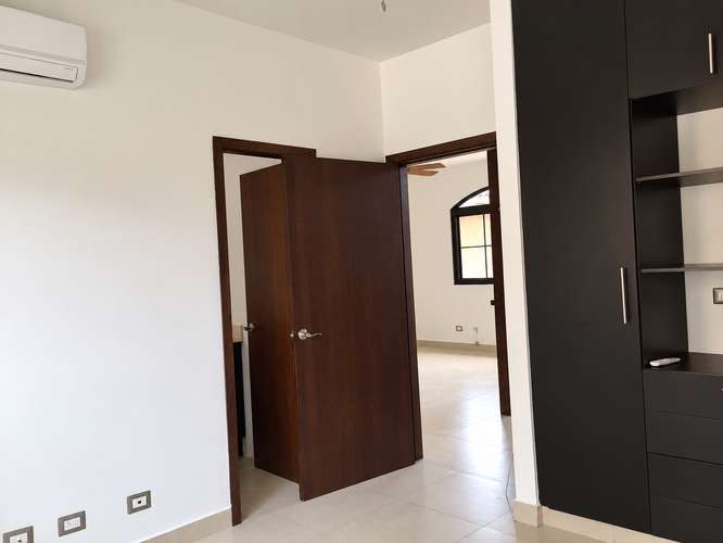 Venta de Casa en El Doral Costa Sur - SG - Imagen 9
