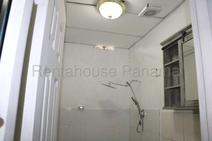 Se vende Local Comercial en Villa Grecia 26LRL9024