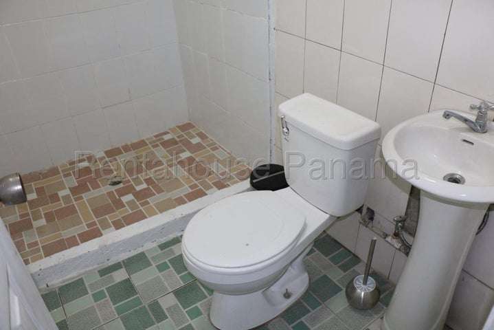 Se vende Local Comercial en Villa Grecia 26LRL9024