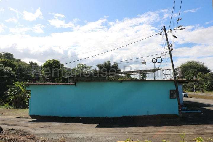 Se vende Local Comercial en Villa Grecia 26LRL9024