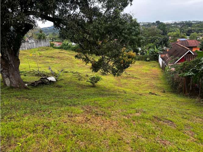 SE VENDE TERRENO 1300M EN VILLA ZAITA  SEMI PLANO IDEAL PARA INVERSION