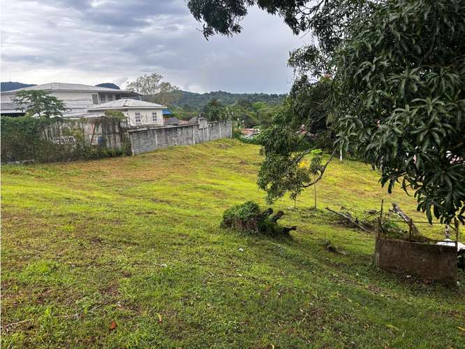 SE VENDE TERRENO 1300M EN VILLA ZAITA  SEMI PLANO IDEAL PARA INVERSION