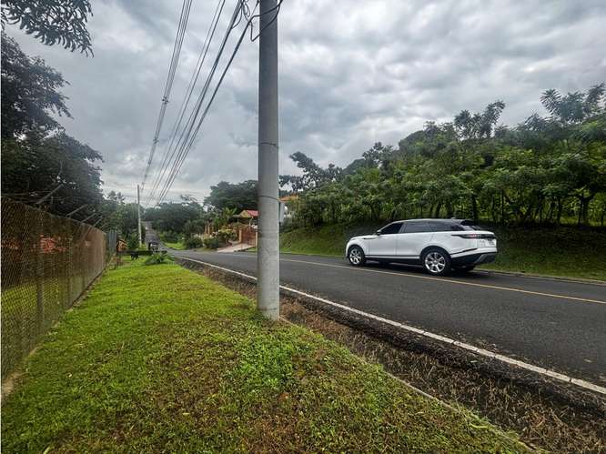 VILLA ZAITA / 2100M / SEMI PLANO / SOBRE VIA / IDEAL PARA INVERSION