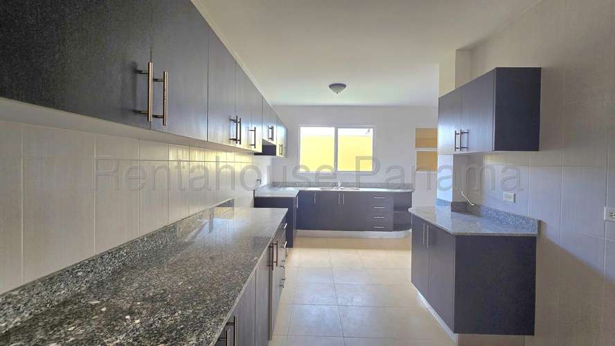 Venta de Casa Amoblada en Brisas Del Golf Villa Alta EC