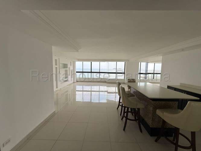 Alquiler C/ Opción a Compra de Apartamento con Línea blanca en Avenida Balboa Ph Princesa del Mar EC
