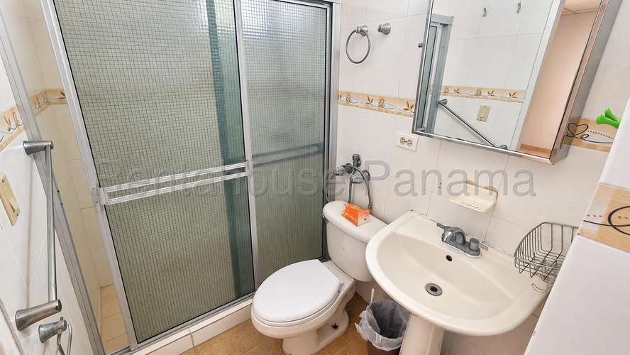 Vendo Casa de 150m2 en Vista Hermosa Res. San Fernando 27-2989SRZ