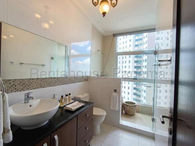 Vendo Apartamento de 363m2 en Punta Pacifica Q TOWER 27-2988SRZ