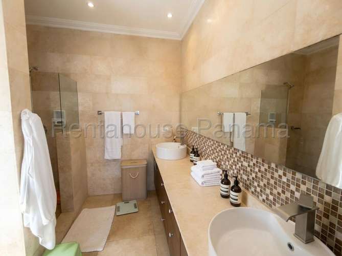 Vendo Apartamento de 363m2 en Punta Pacifica Q TOWER 27-2988SRZ