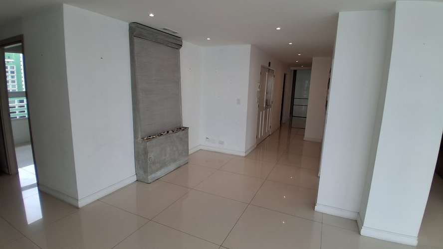 Sobre las Rocas. 416mts 3r 3b den remodelado $560,000.00NEG
