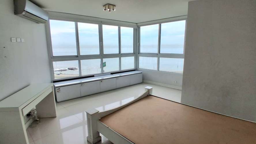 Sobre las Rocas. 416mts 3r 3b den remodelado $560,000.00NEG
