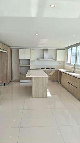Sobre las Rocas. 416mts 3r 3b den remodelado $560,000.00NEG