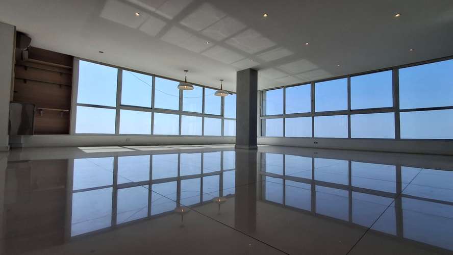 Sobre las Rocas. 416mts 3r 3b den remodelado $560,000.00NEG