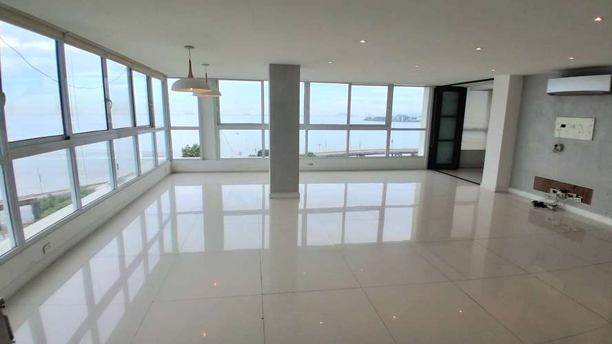 Sobre las Rocas. 416mts 3r 3b den remodelado $560,000.00NEG