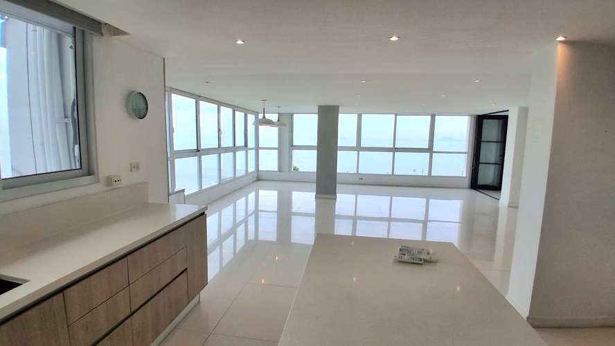 Sobre las Rocas. 416mts 3r 3b den remodelado $560,000.00NEG