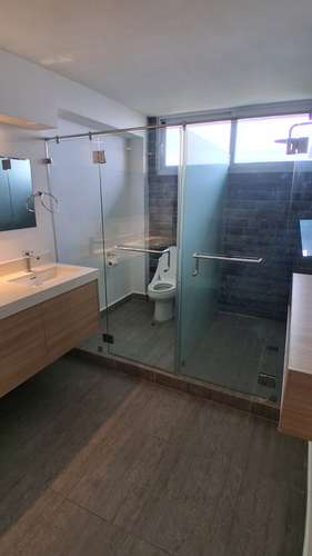 Sobre las Rocas. 416mts 3r 3b den remodelado $560,000.00NEG
