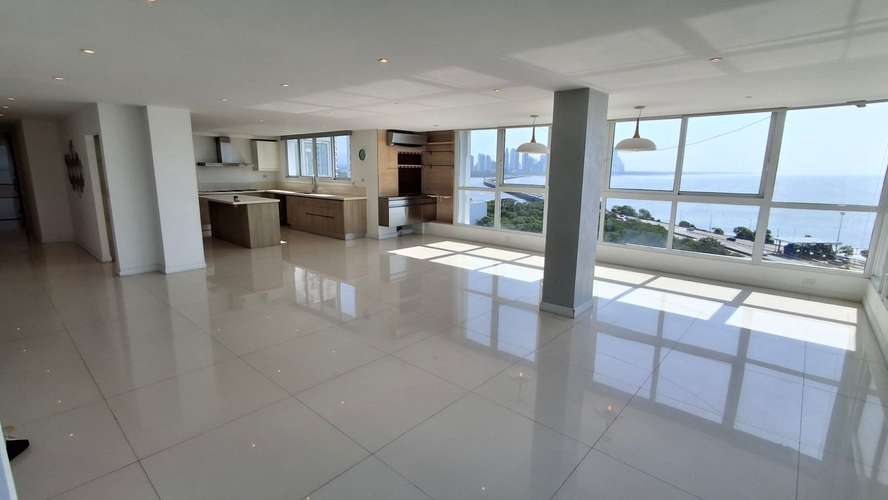 Sobre las Rocas. 416mts 3r 3b den remodelado $560,000.00NEG