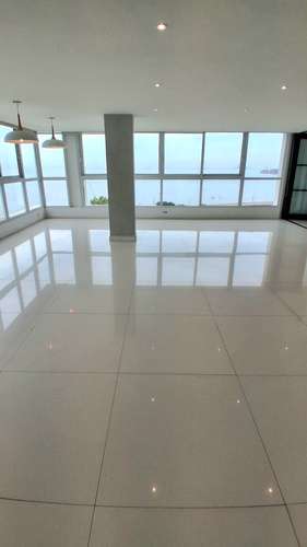 Sobre las Rocas. 416mts 3r 3b den remodelado $560,000.00NEG