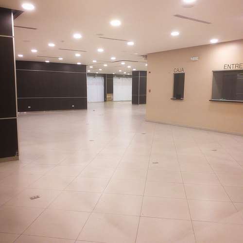 Albrook Mall. Pasillo del Delfin. Local 1198.94mts 8 locales $5,000,000.00neg - Imagen 2