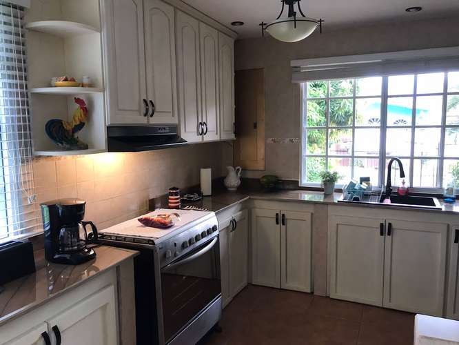 Coronado. Calles Los Jobos. 800 m 3r 3.5b Piscina $401,000
